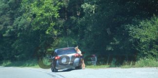 Amenzi de peste 50.000 de lei pentru prostituție, în județul Gorj! Tinere îmbrăcate sumar, unele aproape goale, caută clienți pe marginea drumului, la Drăgoieni