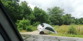 Mașină, în șanț la Peștișani!