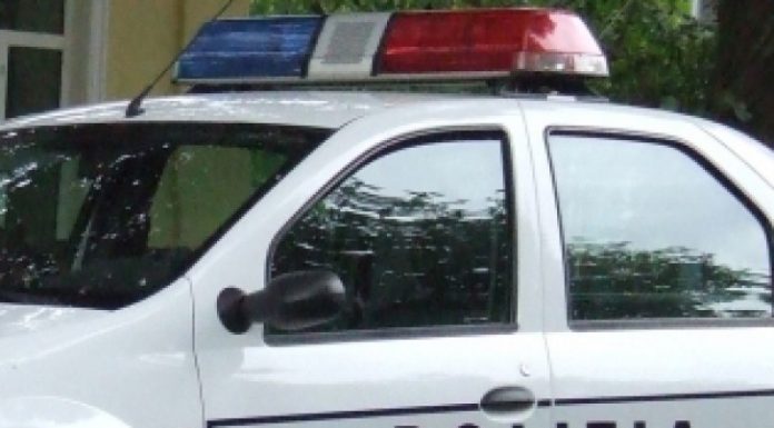 Poliţist lovit, după ce a intervenit la aplanarea unui scandal în familie