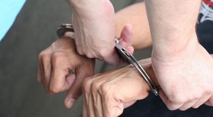 Un patron din Târgu Cărbunești, bătut. Agresorul de 70 de ani, cu un cuțit asupra sa