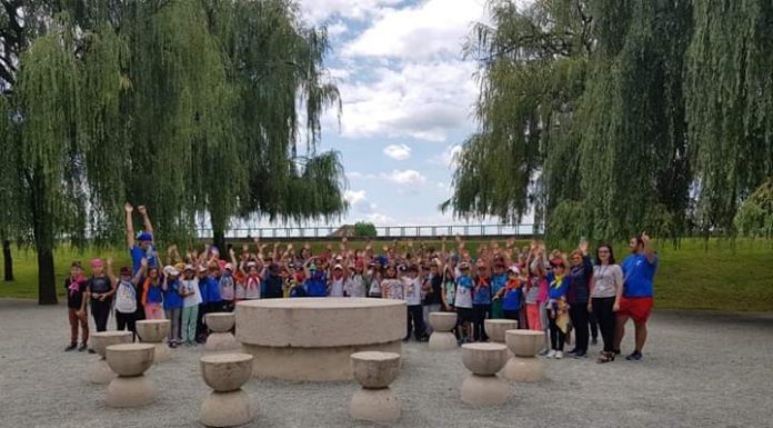 FOTO: Elevii și profesorii unei școli din Focșani, în vizită la Târgu Jiu