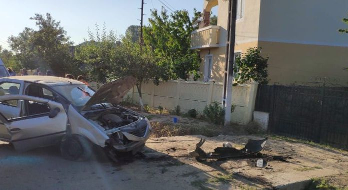 Accident provocat de o șoferiță începătoare