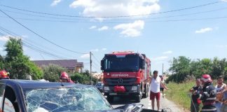 Patru oameni răniţi, după ce o maşină a intrat pe contrasens, la Plopșoru