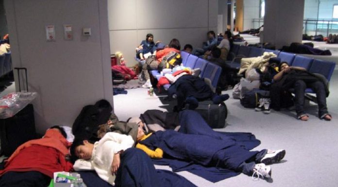 Copii abandonați în aeroporturi. Amendă pentru dascălii din Gorj