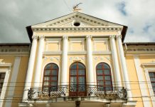 Pictori din India și Republica Moldova, la Tabăra ,,Bijuterii arhitecturale gorjene”