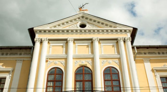 Atelier de artă între copii și pictorii Taberei ”Bijuterii arhitecturale gorjene”