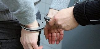 Arestat după ce și-a agresat soția, din gelozie