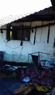 Drama unui copil din Jupânești: În 2017 i-a murit tatăl, miercuri seara i-a luat casa foc