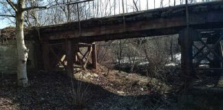 Pod demolat şi reconstruit la Cărbuneşti