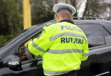 Tânăr fără permis, prins la volanul unui autoturism neînmatriculat