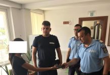 Telefon găsit de jandarmi, pe o bancă din Târgu-Cărbunești