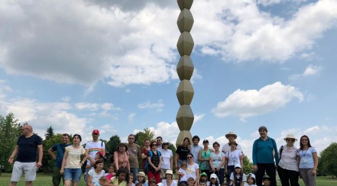 Turiști din California și Scoția, la Târgu-Jiu