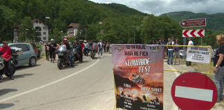 Tricolorul motocicliștilor, la Peștera Muierilor