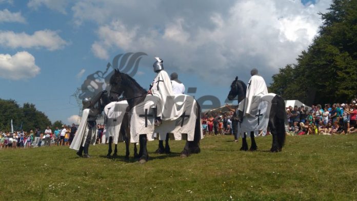 38923580_931726800350872_4849175616584417280_n