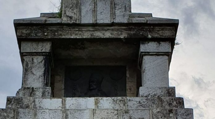Morega tună și fulgeră la adresa delăsării autorităților din Padeș! Monumentul lui Tudor Vladimirescu, cârpit, degradat și abandonat