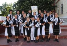 Ansamblu din Gorj, la Festivalul Brânzei și al Țuicii