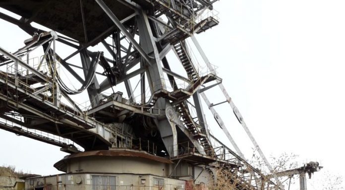 Unitățile miniere ale CEO, blocate! Excavatorul 01 de la Lupoaia care face extinderea carierei, pe jumătate demontat!