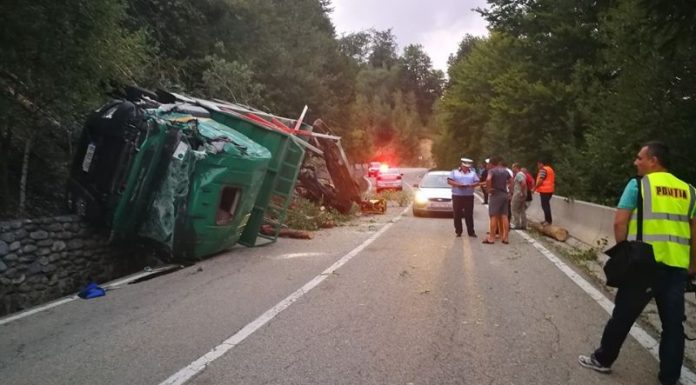 Familie rănită într-un accident la Rânca