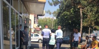 Zgâriată fără motiv, în scara blocului! Autoarea s-a ales cu dosar penal