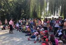 Zeci de elevi din țară, în vizită la Târgu Jiu