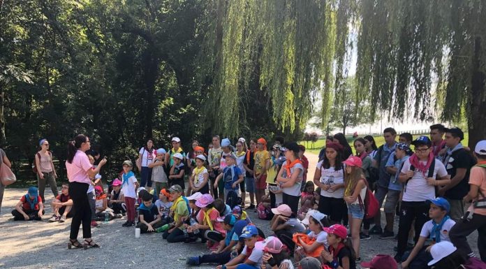 Zeci de elevi din țară, în vizită la Târgu Jiu