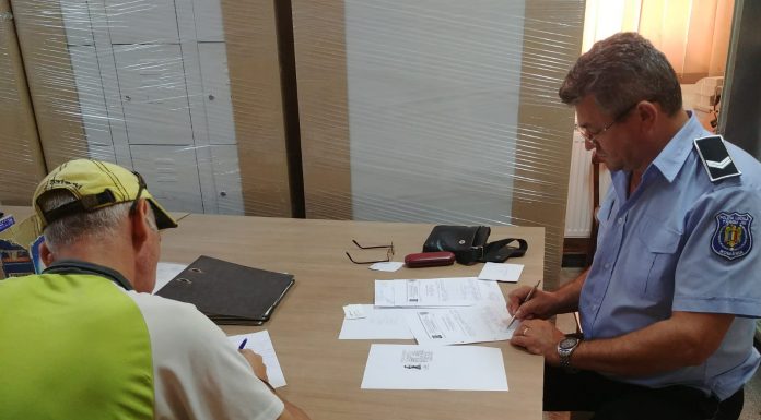 FOTO: Ajutat de agenții de la Locală să-și recupereze banii pierduți!