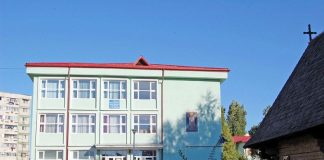 Lucrătorilor de la GDF Suez li s-a terminat vopseaua! ,,Bomba”, lăsată nemarcată, în exteriorul Liceului Teologic din Târgu-Jiu