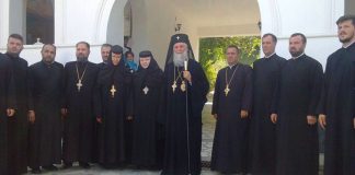 Sfântă Liturghie Arhierească la Mănăstirea «Sfânta Treime» de la Strâmba-Jiu, Oraşul Turceni, judeţul Gorj – ,,Te compari cu alţii mai neputincioşi decât tine, fără să gândeşti că termenul de comparaţie, nu este între cei slabi şi neputincioşi, ci, între cei drepţi şi sfinţi”!