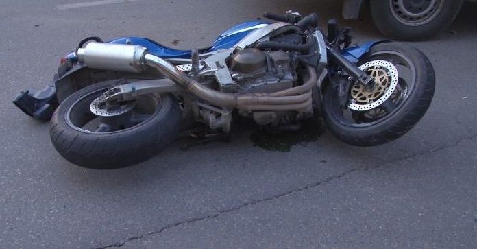 Rănit dupa ce s-a izbit cu motocicleta de un autoturism