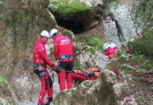 Elicopter SMURD pentru fata căzută în râpă!