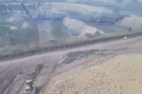 Fuge terenul, cu tot cu o bandă de cărbune a Carierei Jilț Nord, spre Runcurel! Mii de metri cubi de steril au luat-o la vale