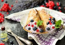 Reţeta săptămânii – Clătite cu mousse de afine