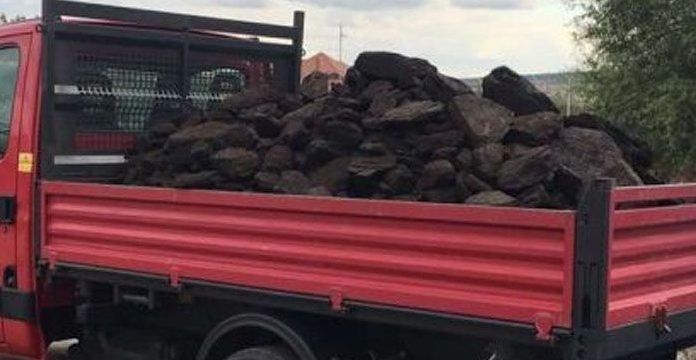 Tone de cărbune, confiscate de polițiști în urma unui control în trafic