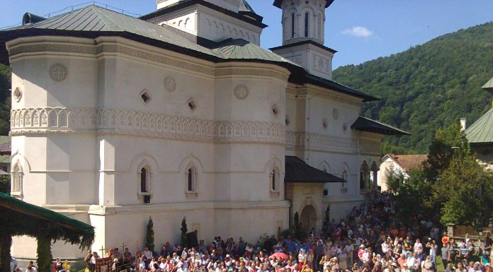 Sfântă Liturghie Arhierească la Sărbătoarea «Schimbarea la Faţă a Domnului», de la Mănăstirea Lainici, Gorj – “Schimbarea la Faţă, Sărbătoarea deosebită din Postul Adormirii Maicii Domnului, ne surprinde şi anul acesta cu bucurii, cu daruri duhovniceşti”!