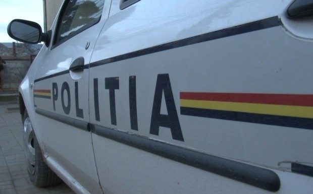 Șofer cercetat, după ce a provocat un accident cu doi răniți și a fugit