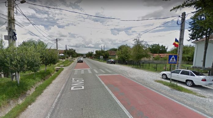 Lovită şi ameninţată de propriul fiu. „Îmi dă foc la casă”