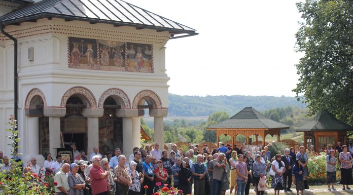 Sfântă Liturghie Arhierească la Mănăstirea Târgu-Logreşti, judeţul Gorj – ,,Pe Sfinţii Ioachim şi Ana să-i cinstim prin rugăciune, să le amintim numele, iar aceste nume să le dăm copiilor noştri”!