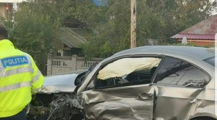 FOTO: Accident între două BMW-uri, la Bîlteni