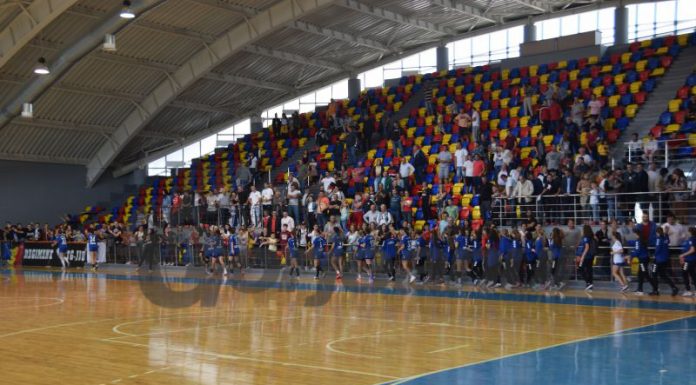 Handbal, duminică, în Sala Sporturilor