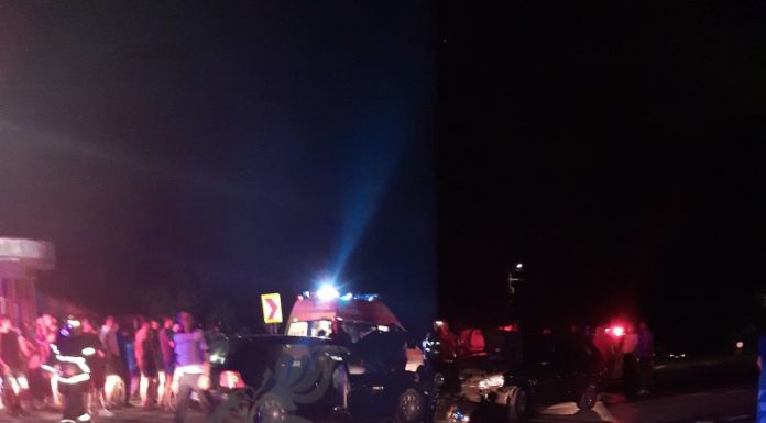 Șase răniţi în urma unui accident provocat de o maşină intrată pe contrasens