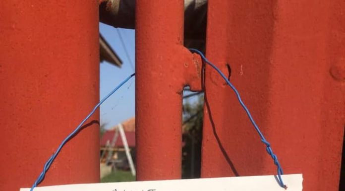 FOTO: MESAJUL unei familii din Târgu-Jiu, din zonele cu focare de pestă porcină, pentru echipele de control: ”Ce căutați se află în lăzi frigorifice”