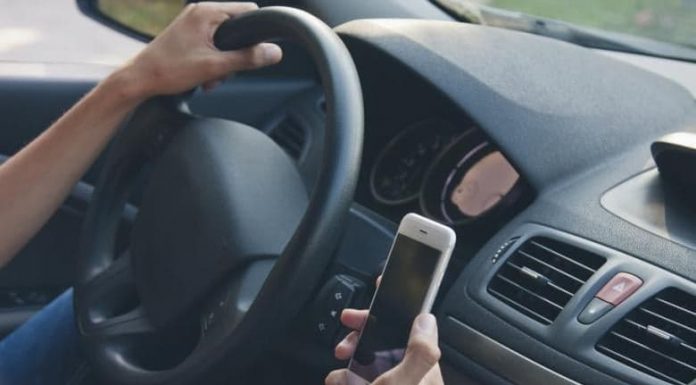 Amenzi usturătoare pentru șoferii prinși cu telefonul la volan