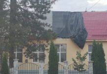 Prelată în loc de acoperiș, la Școala Gimnazială Câlnic!