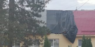 Prelată în loc de acoperiș, la Școala Gimnazială Câlnic!