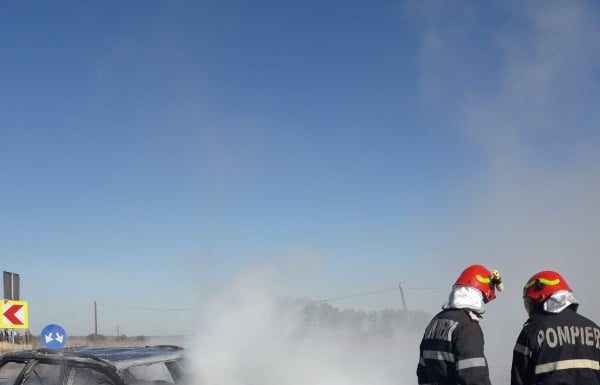 Mașină arsă în întregime la Țânțăreni