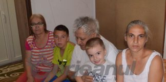 Trei adulți și doi copii trăiesc împreună într-o garsonieră socială de 35 de mp! Copiii dorm alături de doi bătrâni cu handicap, unul fiind complet orb