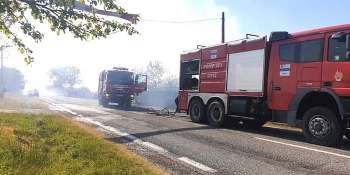 Incendiu de vegetaţie scăpat de sub control la Câmpu Mare! Flăcările au cuprins o casă