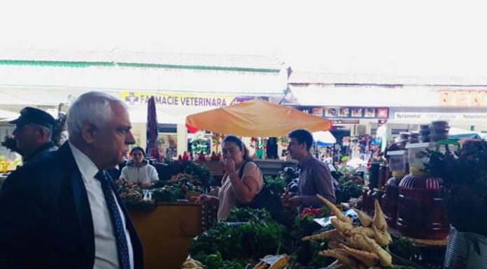 FOTO: Ministrul Petre Daea, în Piața Centrală din Tg-Jiu! Următorul popas, la Cojani