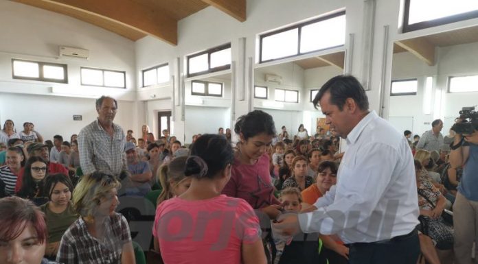 Rechizite de la Primăria Târgu-Jiu pentru 161 de elevi din municipiu