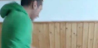 Elev lovit cu piciorul în cap de către un coleg, la liceul din Țicleni